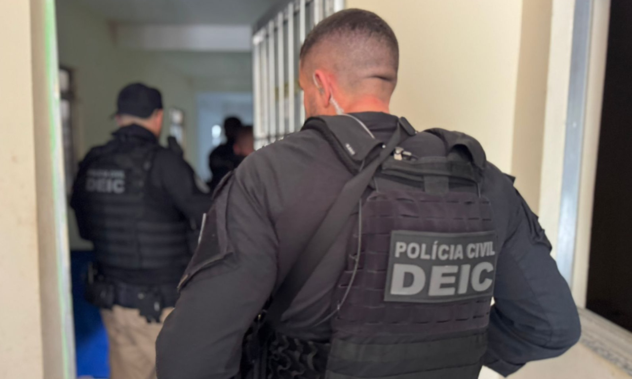 Suspeito de chefiar fac&ccedil;&atilde;o criminosa em Sergipe &eacute; preso em Cama&ccedil;ari.Foto: PCBA