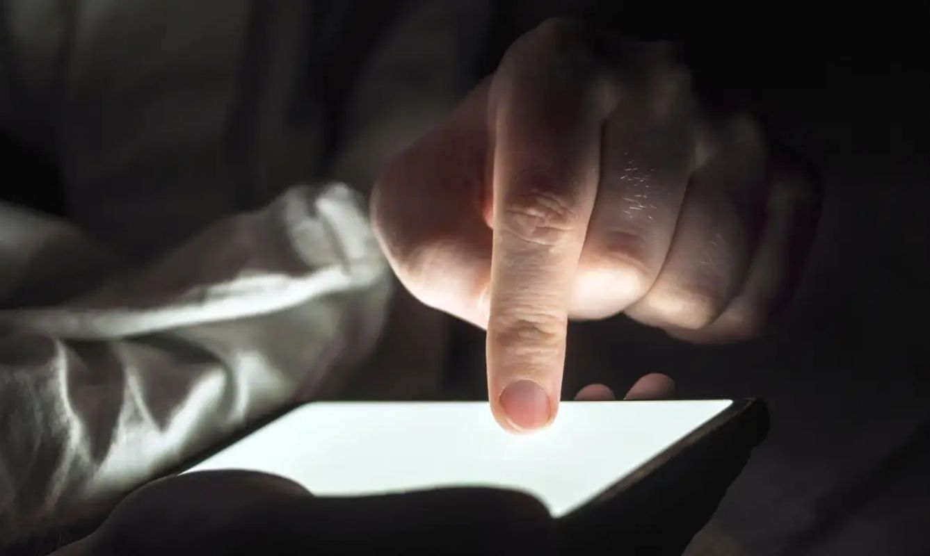 Panorama in&eacute;dito revela que a cria&ccedil;&atilde;o de conte&uacute;dos falsos criados com intelig&ecirc;ncia artificial (IA) mais que triplicaram entre 2024 e 2025. Foto: Freepik