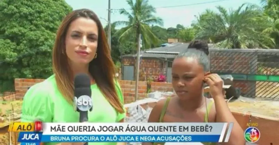 Mulher atacada por 'ameaçar jogar' água quente em bebê se pronuncia: 'Era para jogar no pai'