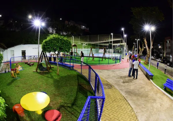 Após obras, praça em Salvador ganha nome em homenagem a Zé Bim