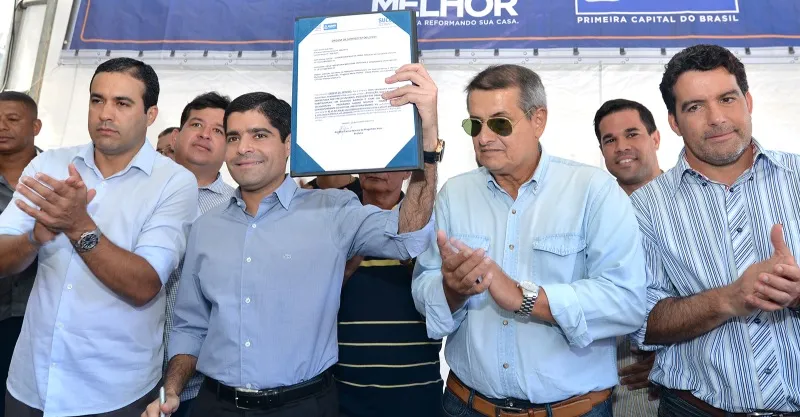 Ordem de serviço para reforma de casas em Sussuarana é assinada