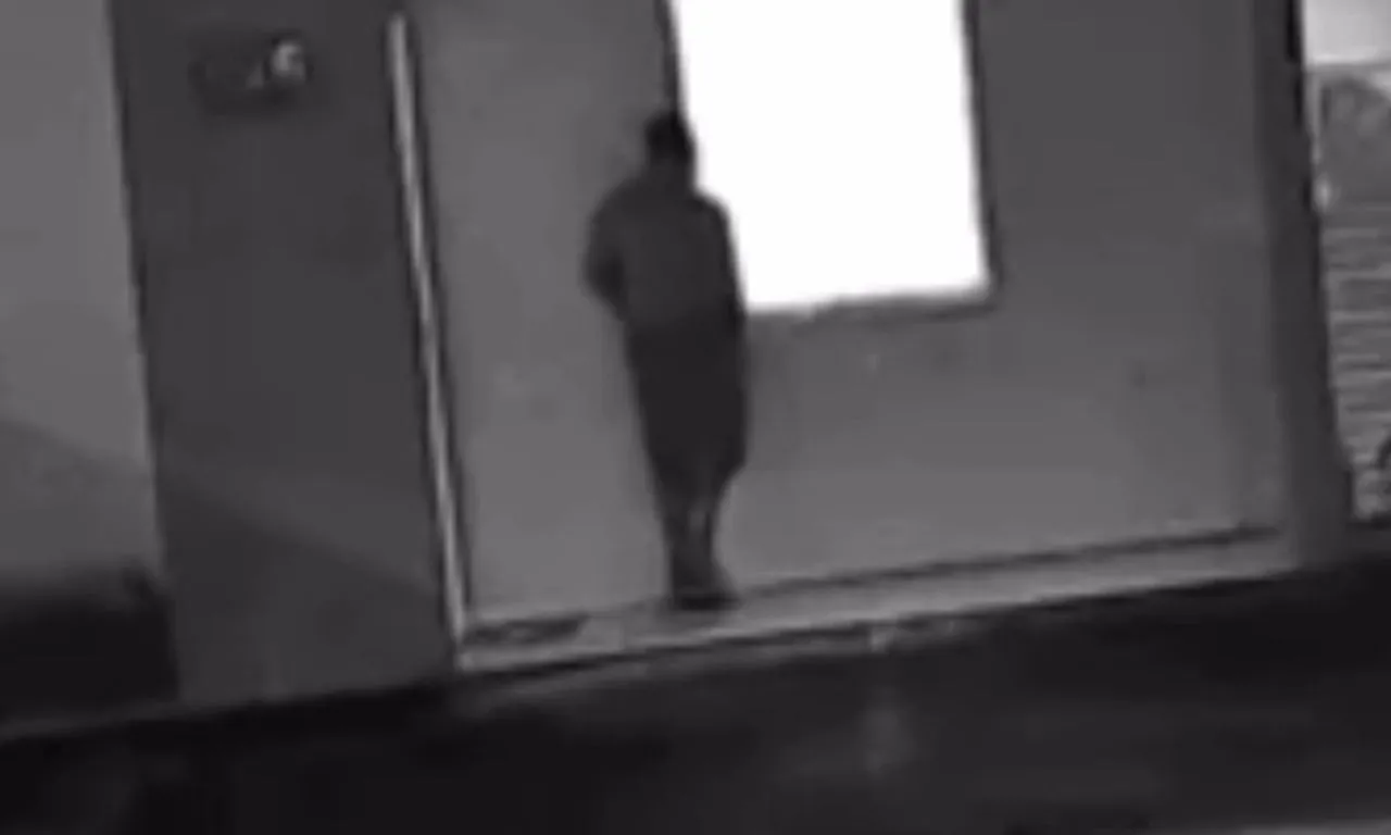 VÍDEO: homem é flagrado se masturbando na janela de vizinha em condomínio de Feira de Santana