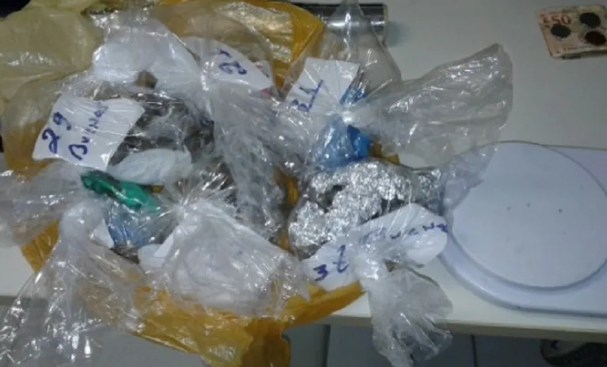 Três adolescentes são apreendidos com drogas na Favela do Horto em Feira