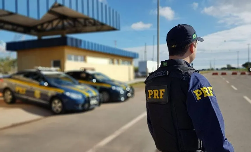 PRF homenageia policiais mortos em serviço desde 1972