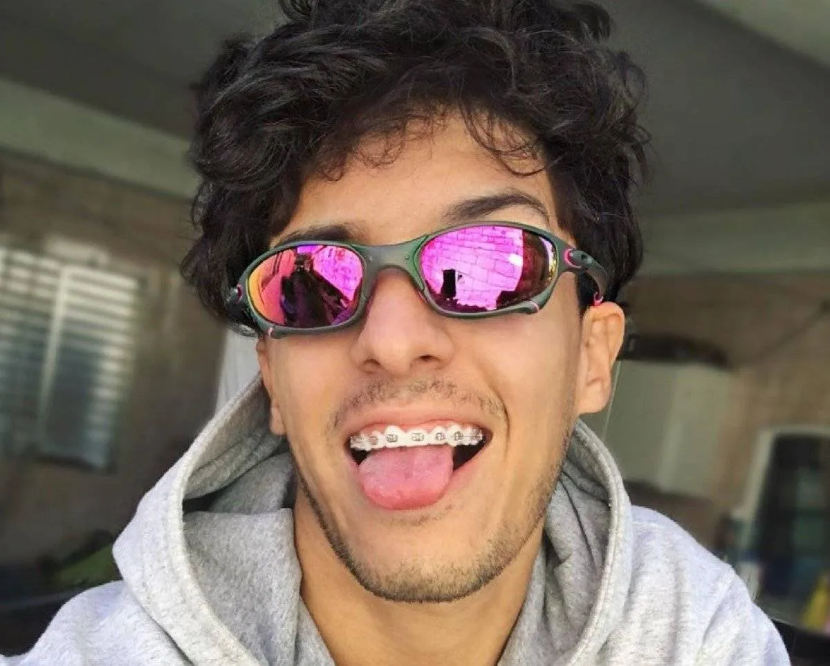 IML aponta que influenciador enterrado no quintal de casa por amigos morreu por overdose