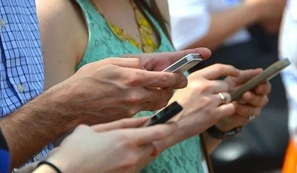 Ministério vai monitorar celular dos brasileiros para saber se estão seguindo recomendações da Saúde
