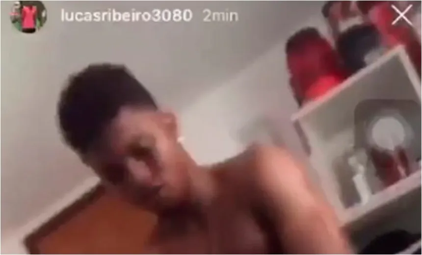 Zagueiro do Vitória pede desculpas após ter vídeo íntimo publicado em rede social