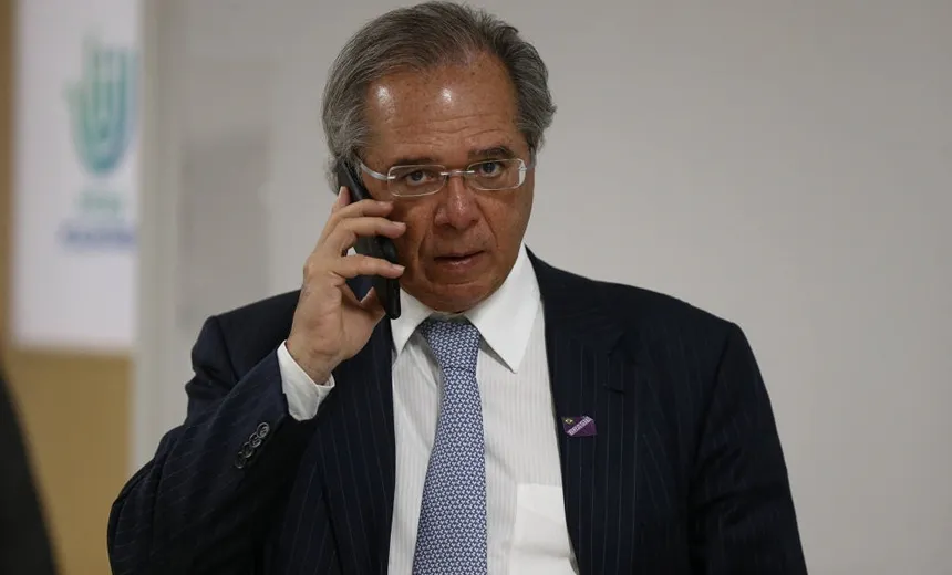 Celular do ministro Paulo Guedes é hackeado, diz assessoria