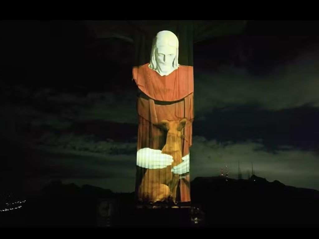 Como parte da ação, além da projeção no Cristo Redentor,  o Instituto PremieRpet doará mais de 27 toneladas de ração. Foto: DIvulgação