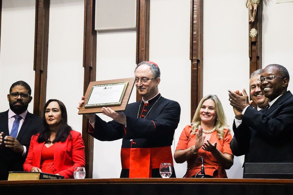 Dom Sergio da Rocha recebeu o título de cidadão baiano, nesta quinta. Foto: Sara Gomes/Arquidiocese de Salvador