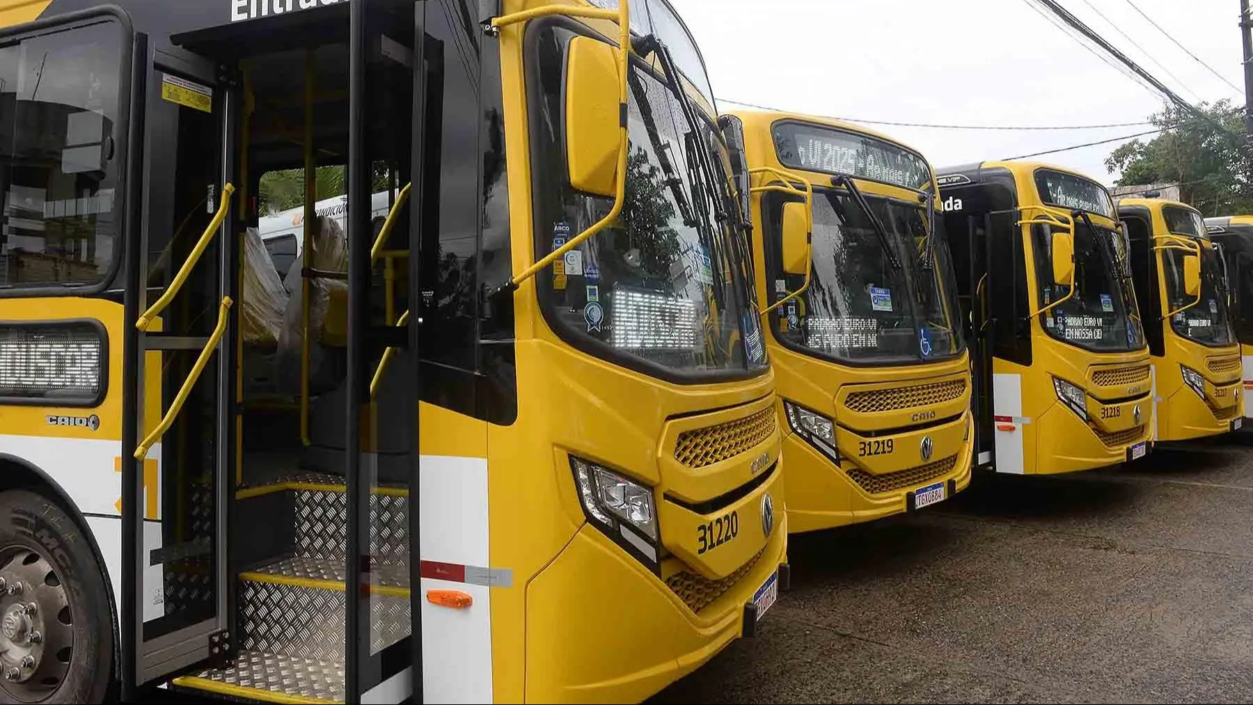 Tarifa de ônibus em Salvador deve ser reajustada em 2026, confirma Bruno Reis