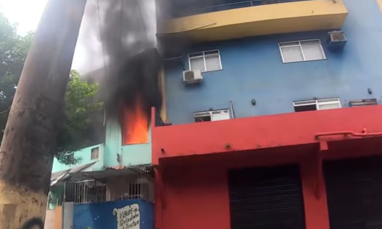 Inc&ecirc;ndio Atinge Casa Na Avenida Garibaldi