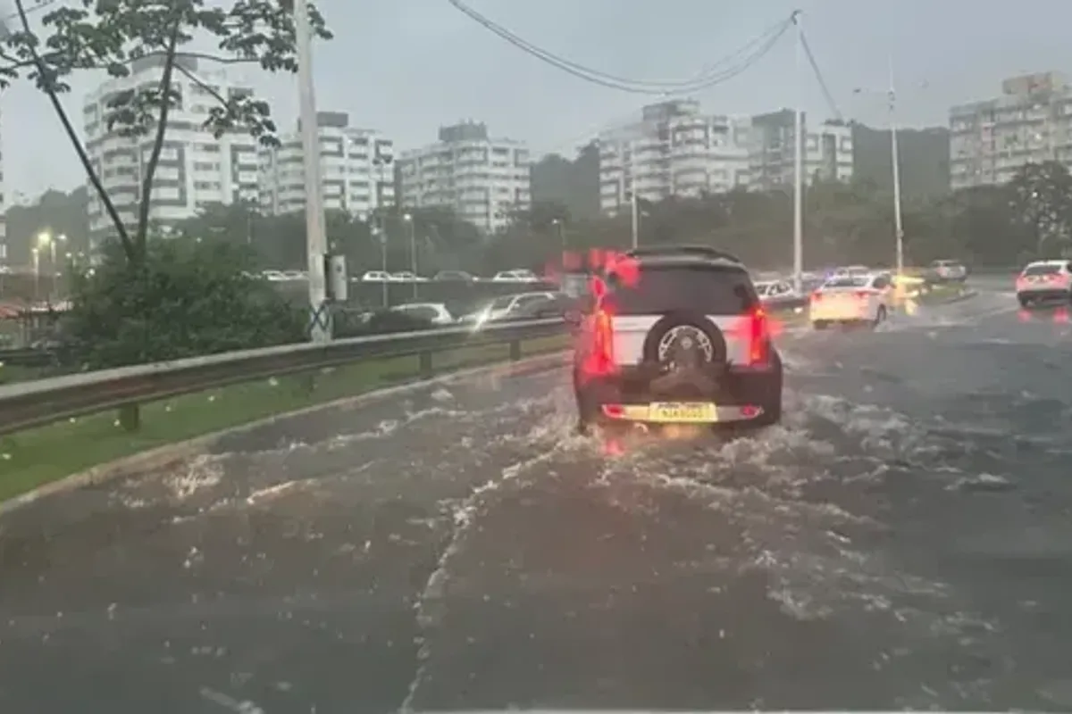 Chove com intensidade em Salvador. Foto: Bruna Castelo Branco | Aratu On