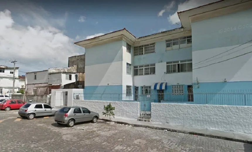 Apartamento residencial é atingido por incêndio no Caminho de Areia