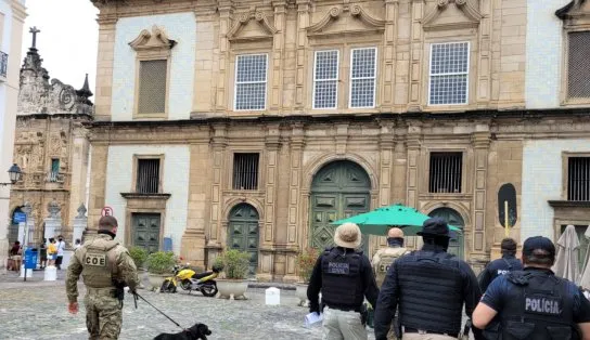 Megaoperação da polícia no Centro Histórico de Salvador prende cinco e conduz usuários de drogas para a delegacia 
