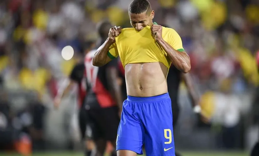 Amistoso: Brasil joga mal, perde chances e é derrotado pela seleção peruana 