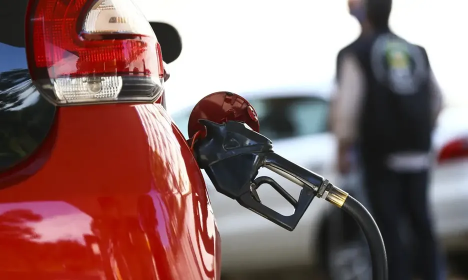 Gasolina passa a ter 30% de etanol a partir desta sexta (1º); entenda