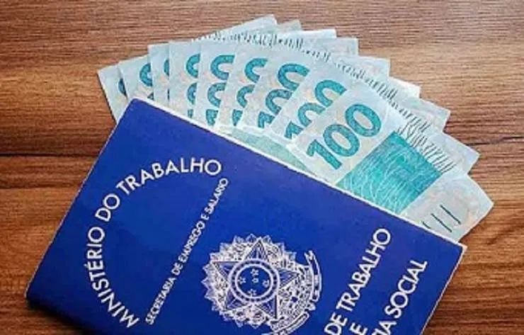 Apesar de aumento recente, salário mínimo deveria ser de R$ 6 mil, aponta estudo
