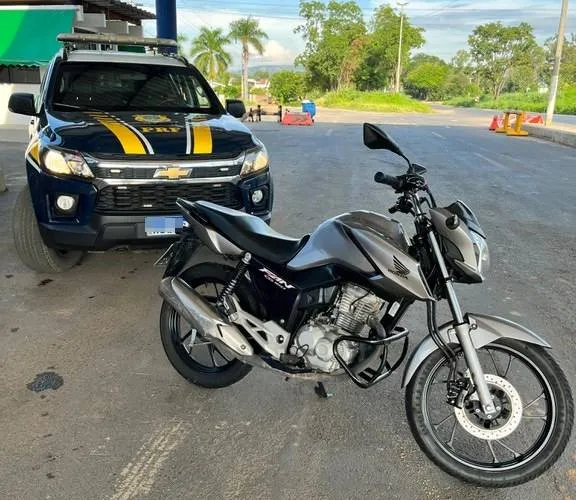 PRF recupera moto roubada que estava escondida em bagageiro de ônibus