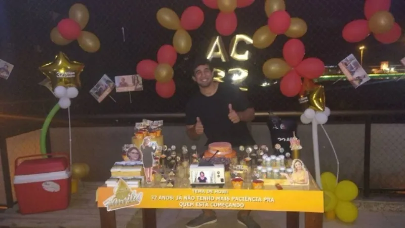 AMOR DE FÃ: Aos 32 anos, carioca ganha festa de aniversário com o tema ‘Casos de Família’
