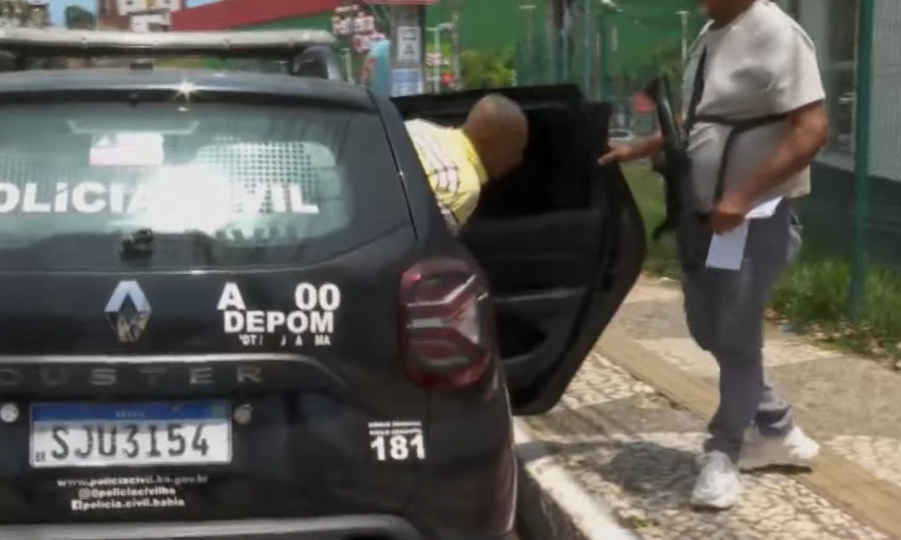 Idoso &eacute; internado ap&oacute;s ser esfaqueado durante discuss&atilde;o por causa de cachorro em Salvador. Foto: TV Aratu