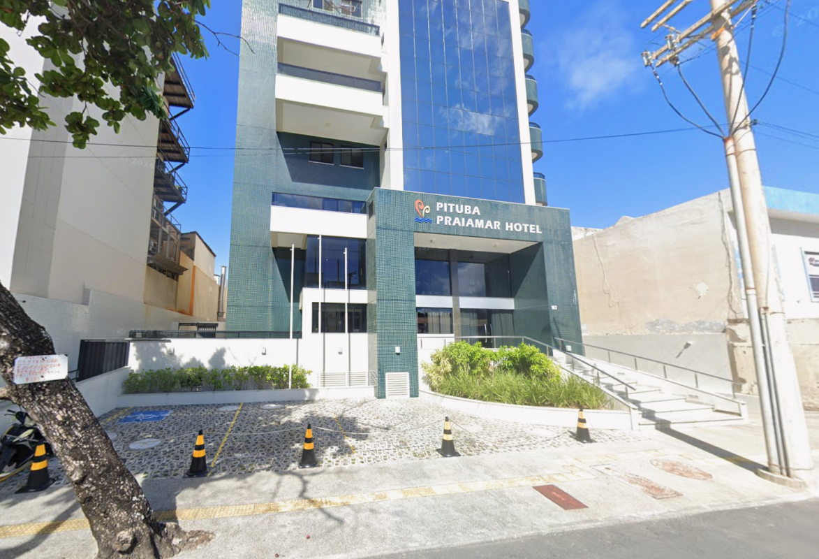 Um hotel em Salvador, na região da Pituba, teve um princípio de incêndio e assustou hospedes e funcionários, na noite desta segunda-feira. Foto: Google Street View