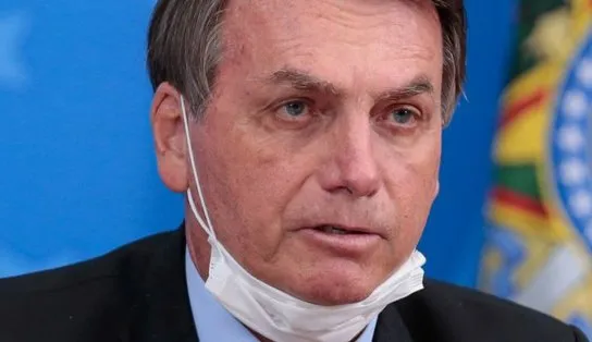 Bolsonaro dá entrada no hospital das Forças Armadas com dores abdominais; presidente tem enfrentado crises de soluços