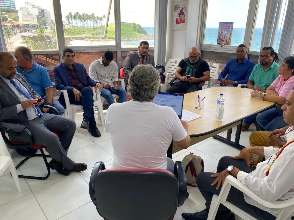 Servidores protestam e dizem que não vão aceitar reajuste proposto por Jerônimo