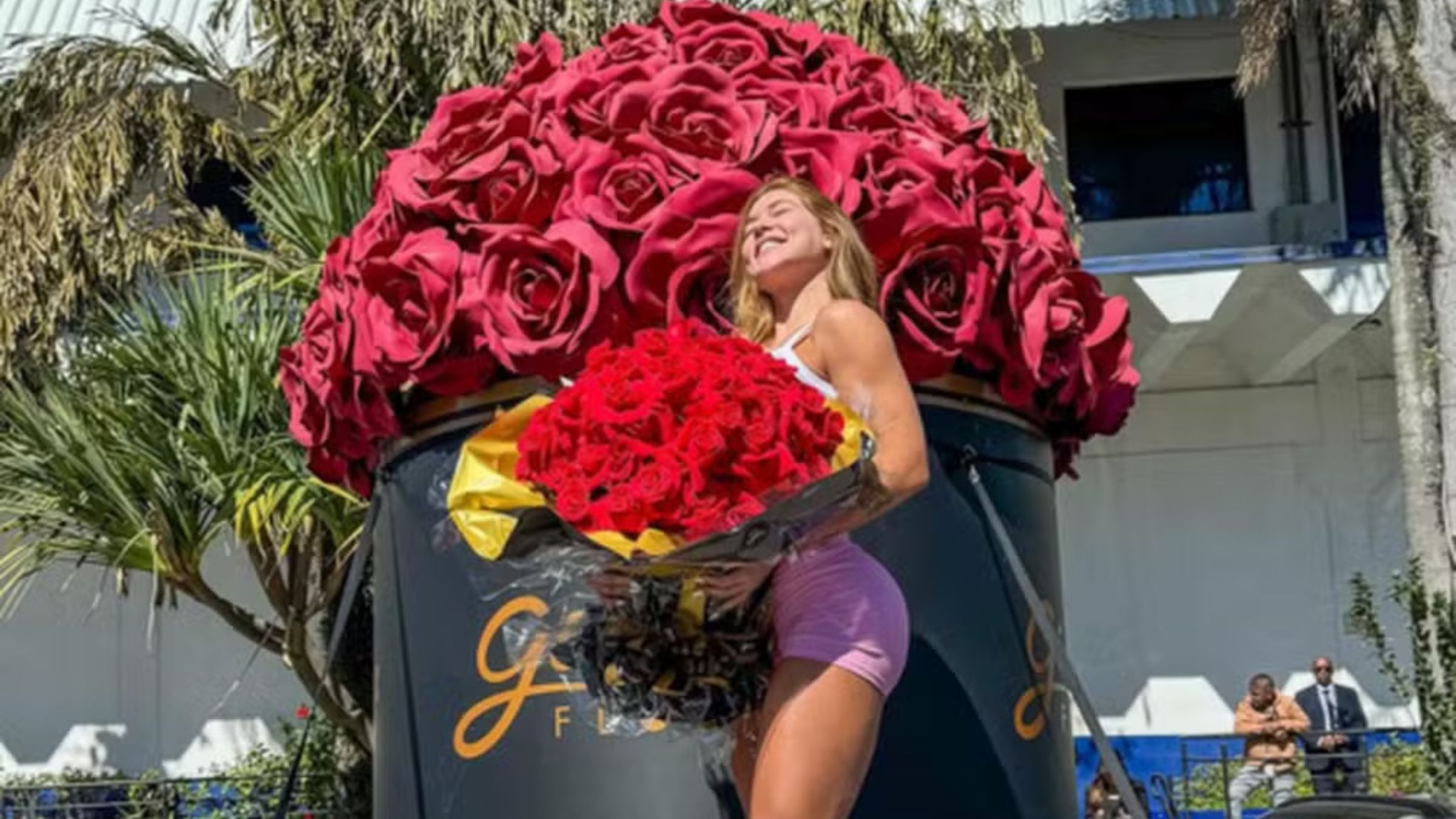 Virginia recebeu caminhão de flores de Felipe Amorim | Foto: redes sociais