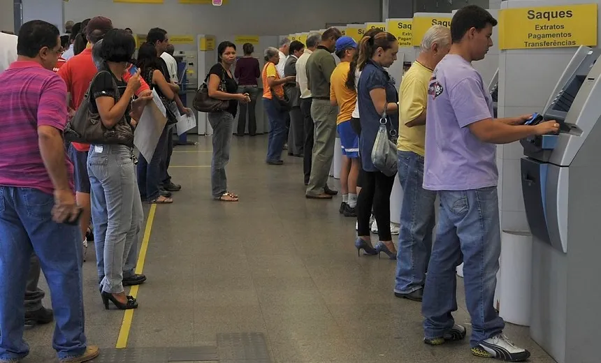 Agências bancárias abrem em horário especial nesta segunda-feira