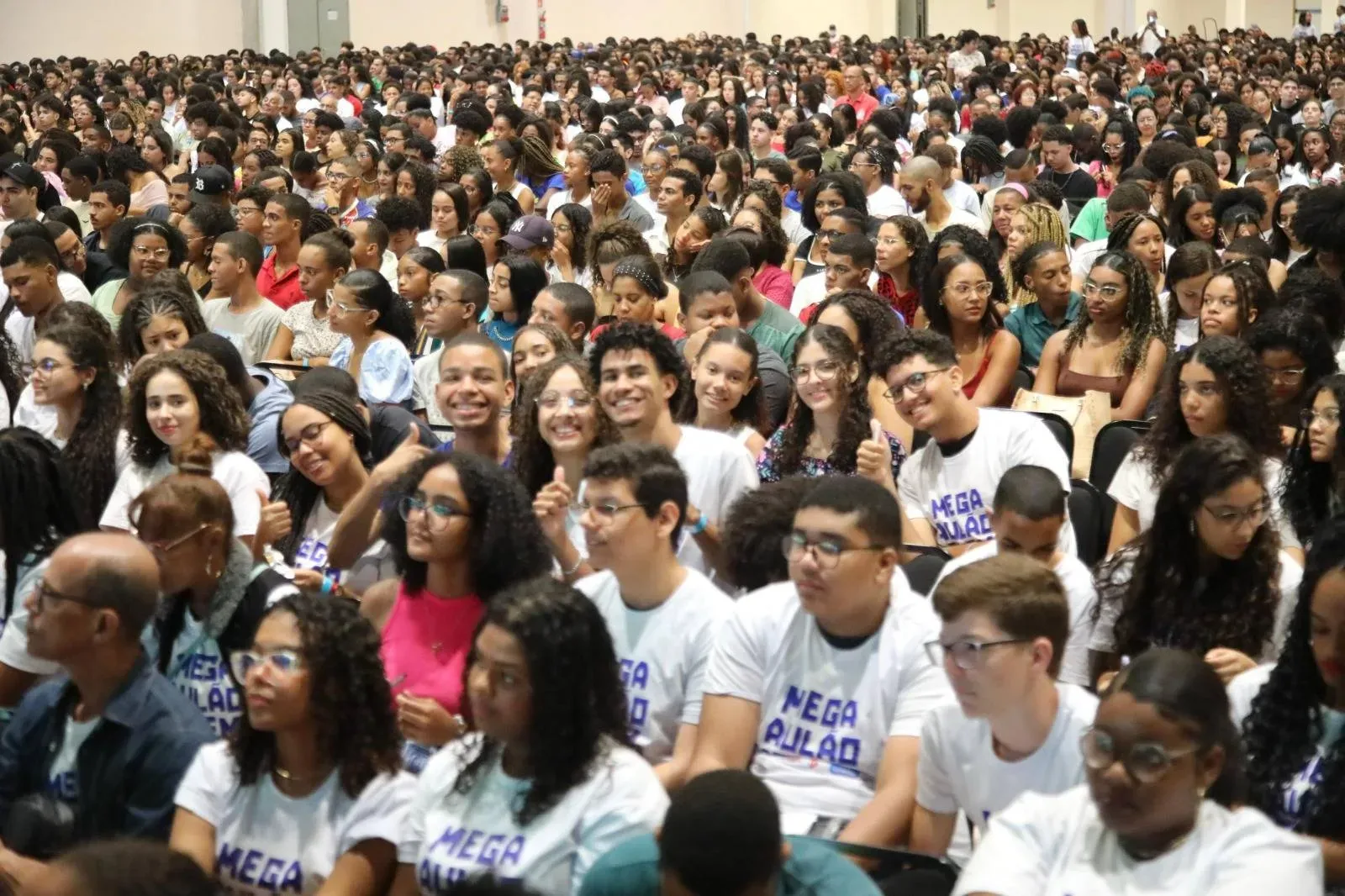 Aulão gratuito para o Enem reúne estudantes em Salvador