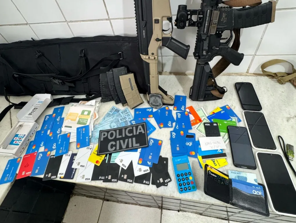 Suspeito de estelionato é preso com mais de 60 cartões em Poções