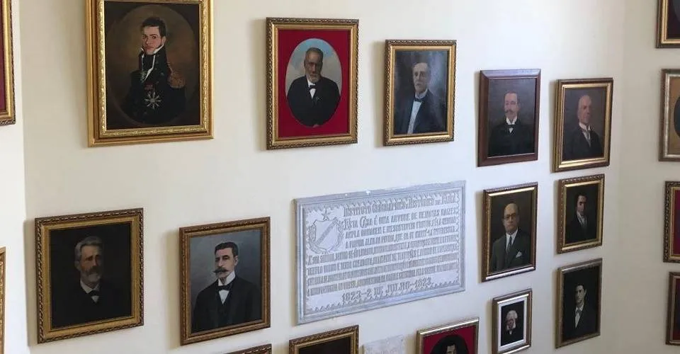Exposição de telas históricas recém-restauradas está aberta no Instituto Geográfico e Histórico da Bahia