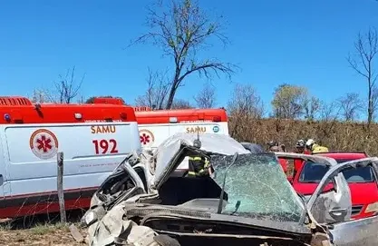 Após sair de velório, caminhonete capota e deixa três adultos e um bebê feridos no oeste da Bahia