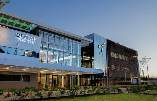 Bolsonaro passa por procedimento para tratar soluços; Michelle pede orações