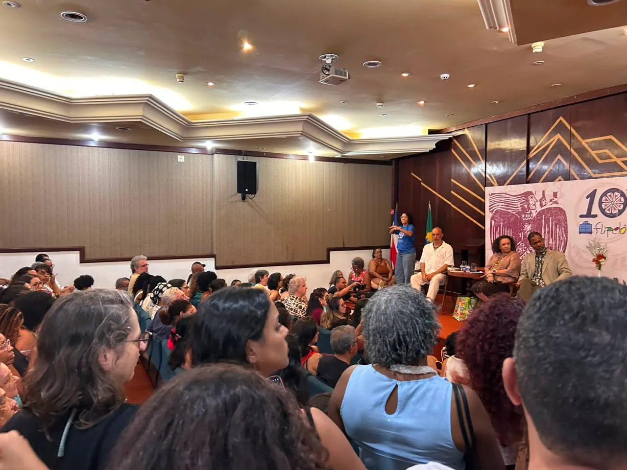 Após superlotação, Flipelô muda local de mesa com Milton Hatoum neste sábado