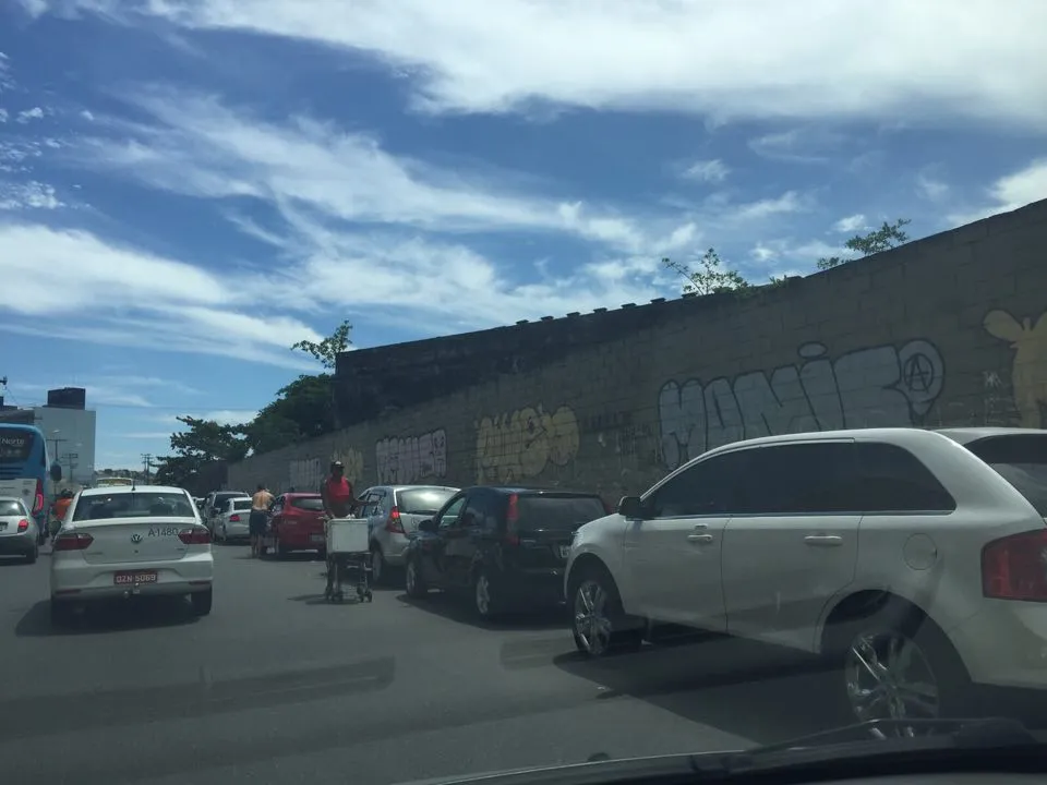 Embarque intenso no ferry causa congestionamento de trânsito na Cidade Baixa