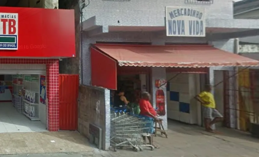 Mercadinho é parcialmente atingido por incêndio no bairro de Cosme de Farias