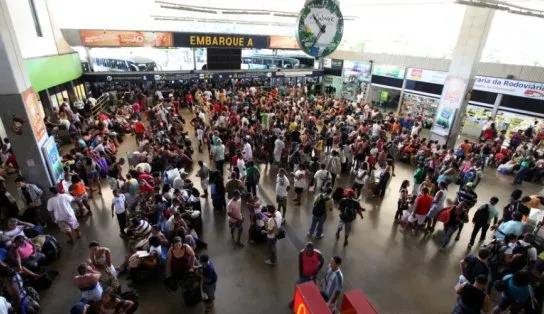 Após dois anos sem festa de São João, rodoviária lota com compra de passagens para o interior