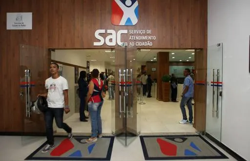 SAC Móvel promove atendimento gratuito ao público LGBTQIAPN+ em Salvador