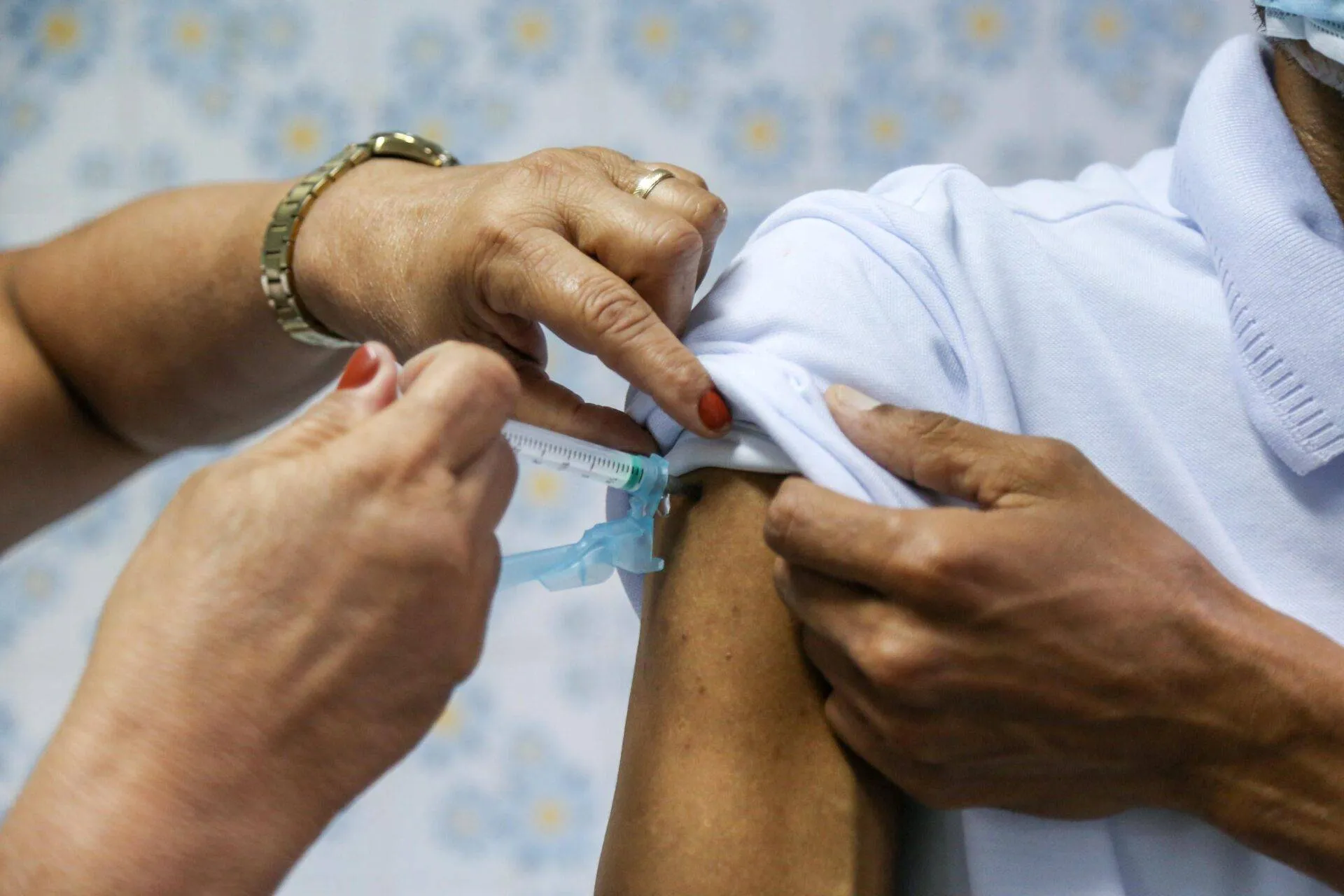 Confira postos de vacinação contra Covid-19 e gripe nesta terça (10)