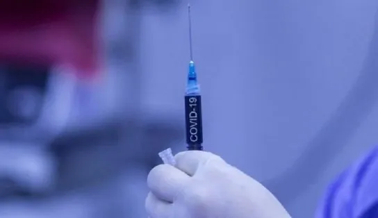 Vacinação contra a Covid-19 é iniciada na Associação Bahiana de Medicina em Salvador