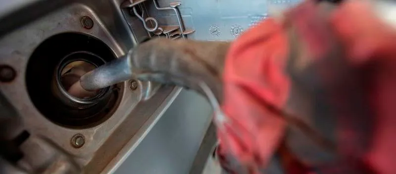 Preço da gasolina não deve sofrer queda imediata apesar de anúncio da Petrobas, diz sindicato