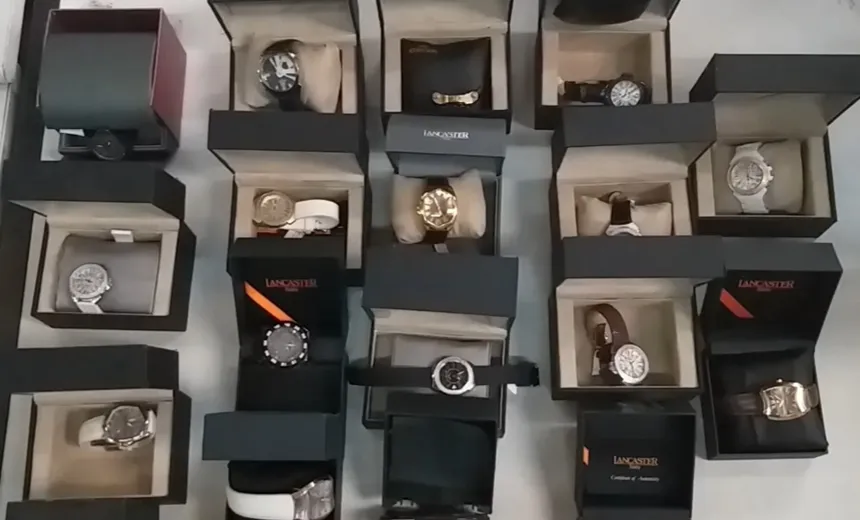 Relógios, celulares e videogames serão leiloados pela Receita; veja como dar lances 