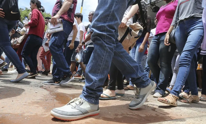 Prazo de inscrição para servidores trabalharem no Enem é prorrogado; saiba para quando