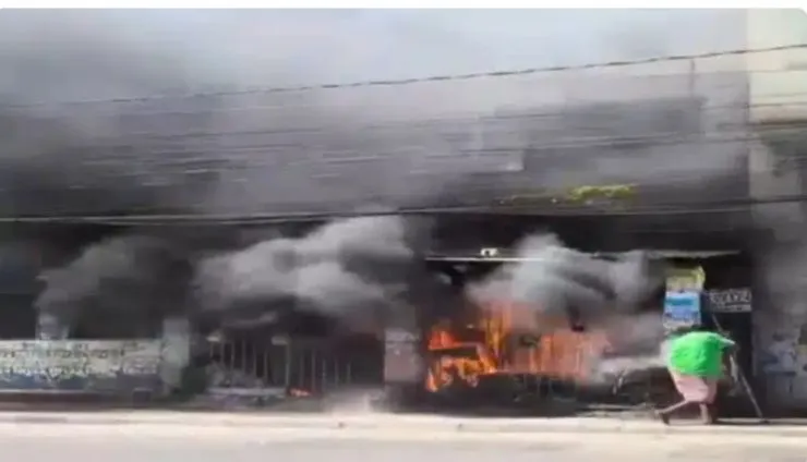 Incêndio atinge casa na Avenida San Martin, em Salvador