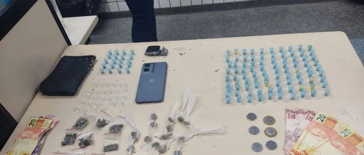 Suspeitos de tráfico são presos com cocaína e maconha em Lauro de Freitas