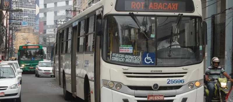 ESTADO DE GREVE: Ônibus vão sair das garagens mais tarde nesta terça em Salvador, promete Sindicato