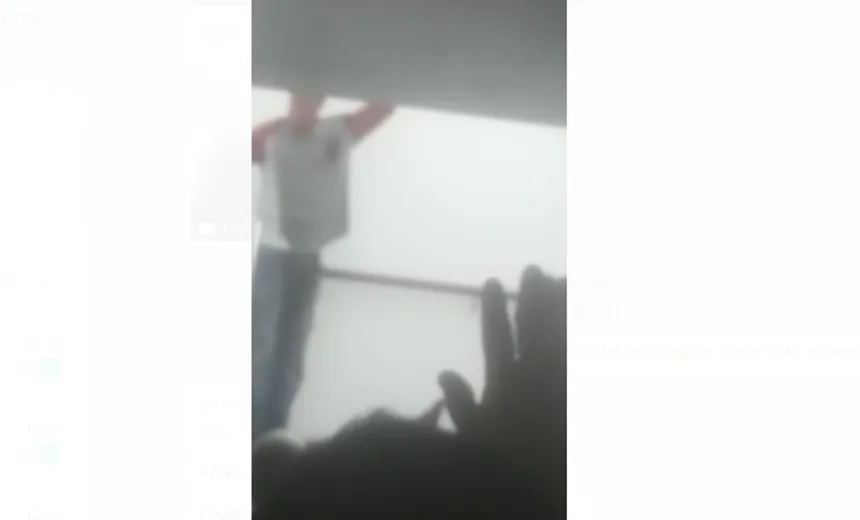DIAS D’ÁVILA: Homem que invadiu sede da Prefeitura se entrega após negociar com a PM