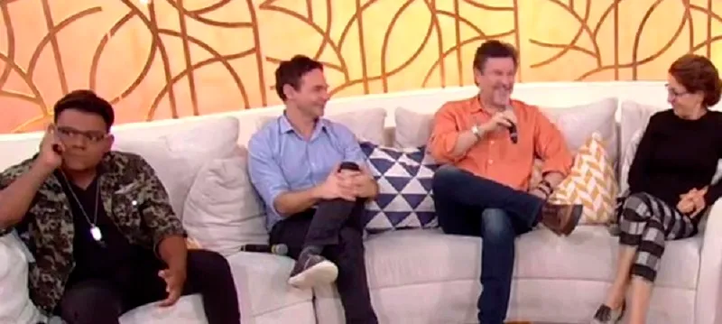 DESCULPE AÍ: Convidado do ?Encontro com Fátima Bernardes?, Pablo atende celular ao vivo